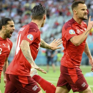  德甲单日上演四场进球大战  