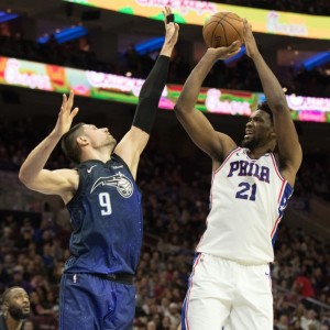  76人恩比德统治内线，轻取奇才  