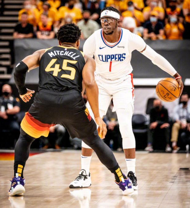  爵士重建交易送走米切尔至骑士  