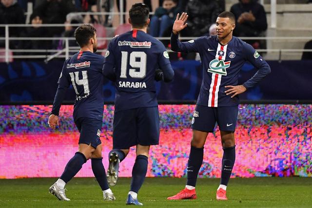  巴黎圣日耳曼报价英超铁卫遭拒绝  